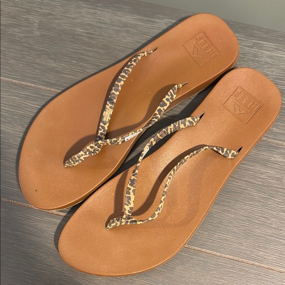 REEF leopard print flip flops size 8